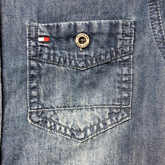 💙Tommy Hilfiger Button Down Denim Shirt - Picture 2 of 5